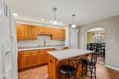 933 Amesbury Court Indianapolis IN 46217