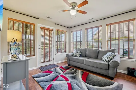 933 Amesbury Court Indianapolis IN 46217