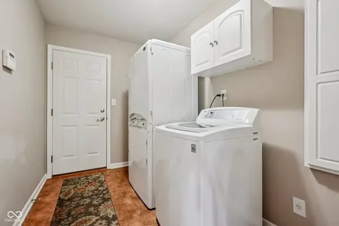 933 Amesbury Court Indianapolis IN 46217
