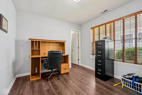 933 Amesbury Court Indianapolis IN 46217