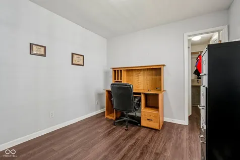 933 Amesbury Court Indianapolis IN 46217