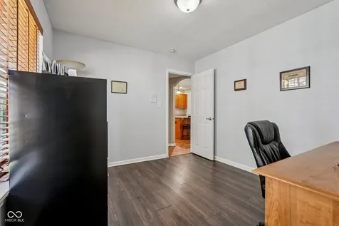 933 Amesbury Court Indianapolis IN 46217