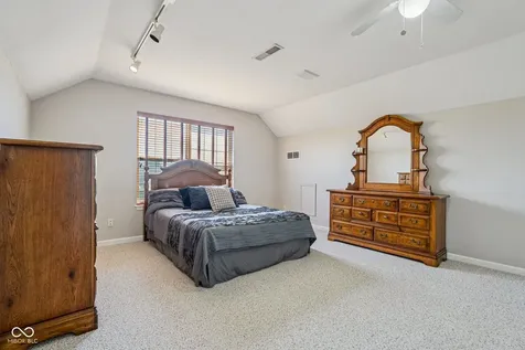 933 Amesbury Court Indianapolis IN 46217