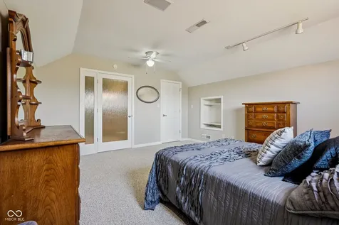 933 Amesbury Court Indianapolis IN 46217