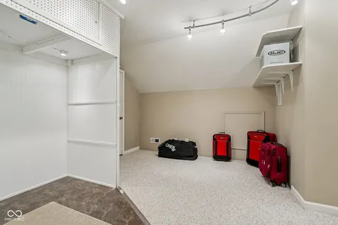 933 Amesbury Court Indianapolis IN 46217