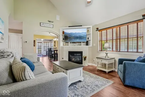 933 Amesbury Court Indianapolis IN 46217