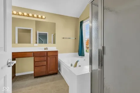 1394 Longleaf Street Avon IN 46123
