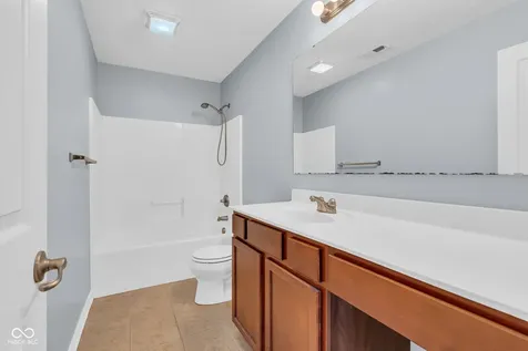 1394 Longleaf Street Avon IN 46123