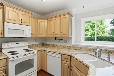 8942 Pine Tree Boulevard Indianapolis IN 46256