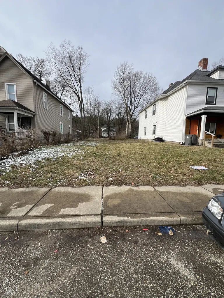 3328 NW Graceland Avenue Indianapolis IN 46208