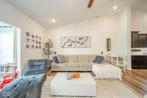 16592 Branham Drive Fishers IN 46040