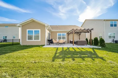 16592 Branham Drive Fishers IN 46040