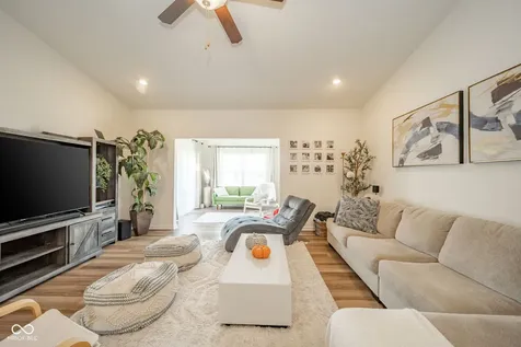 16592 Branham Drive Fishers IN 46040