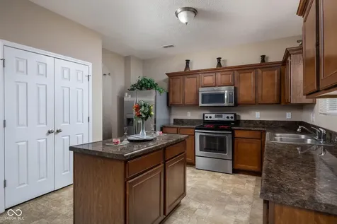 8707 N Aspen Way Mccordsville IN 46055