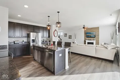 15437 Eastpark Circle W Fishers IN 46037