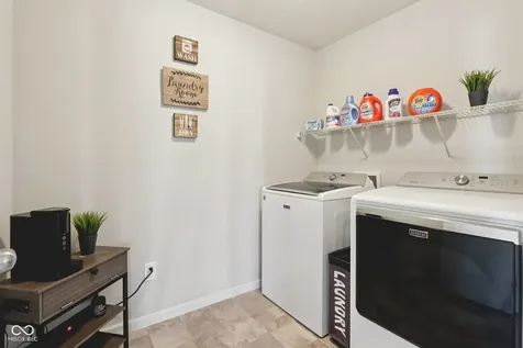 15437 Eastpark Circle W Fishers IN 46037