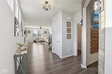15437 Eastpark Circle W Fishers IN 46037