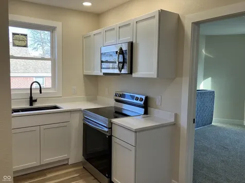 1702 S E Street Elwood IN 46036