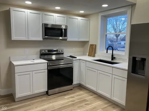 1702 S E Street Elwood IN 46036