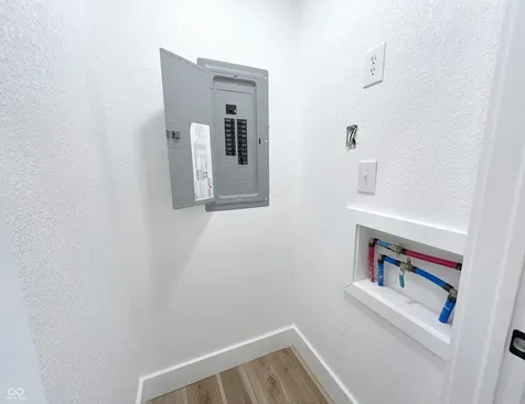 1702 S E Street Elwood IN 46036
