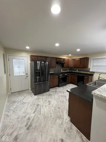7638 E 37th Place Indianapolis IN 46226