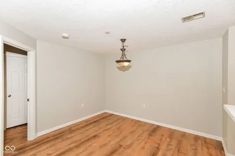 8820 Yardley Court Indianapolis IN 46268