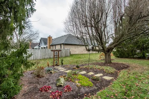 2119 Scarlet Oak Drive Avon IN 46123