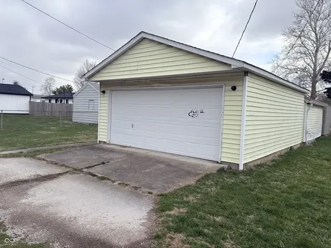 2216 Hawcreek Avenue Columbus IN 47201