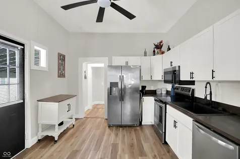 1300 S B Street Elwood IN 46036