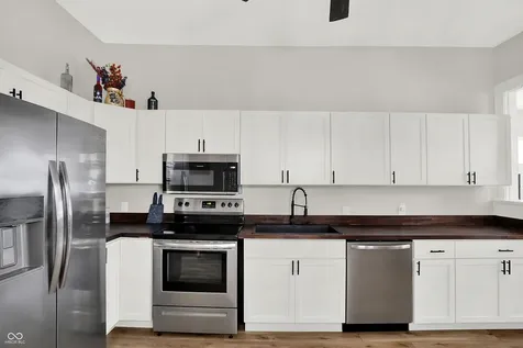 1300 S B Street Elwood IN 46036