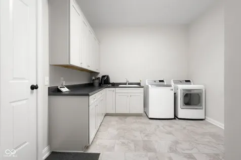 5059 Oak Ridge Trail Columbus IN 47201