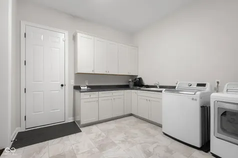 5059 Oak Ridge Trail Columbus IN 47201