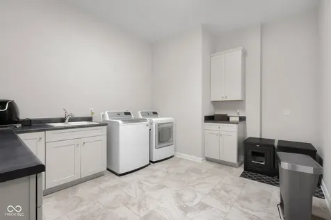 5059 Oak Ridge Trail Columbus IN 47201
