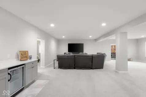 5059 Oak Ridge Trail Columbus IN 47201