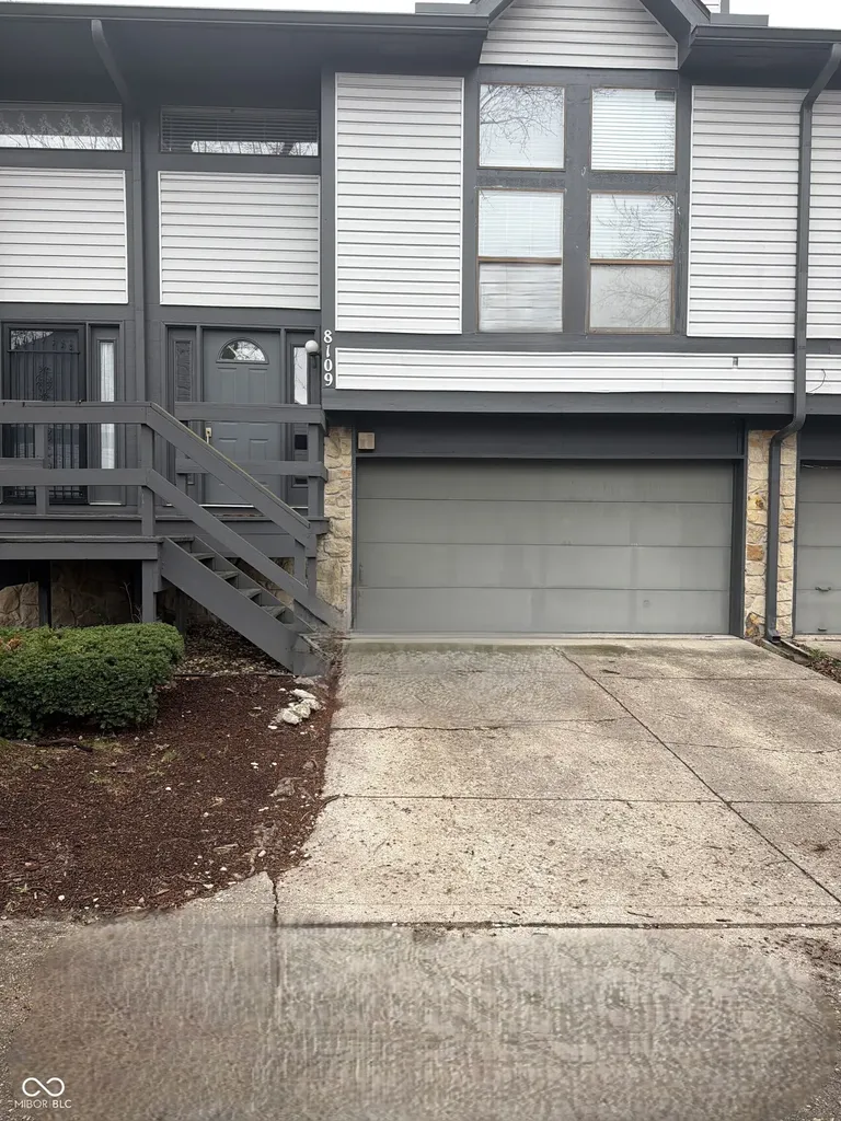 8109 Valley Farms Trail Indianapolis IN 46214