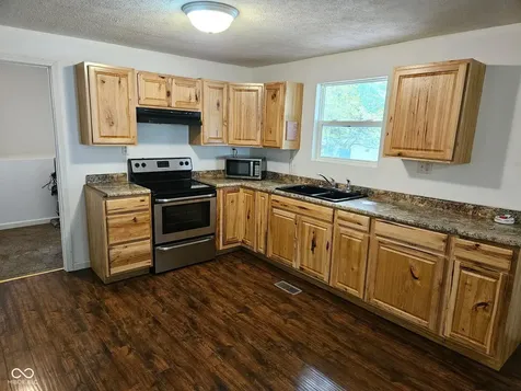 212 Lake Hart Mooresville IN 46158