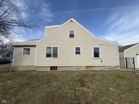 2022 S Waldemere Avenue Muncie IN 47302