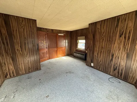 2022 S Waldemere Avenue Muncie IN 47302