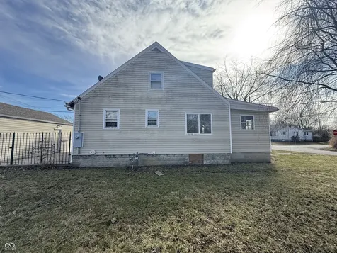 2022 S Waldemere Avenue Muncie IN 47302