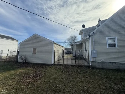 2022 S Waldemere Avenue Muncie IN 47302