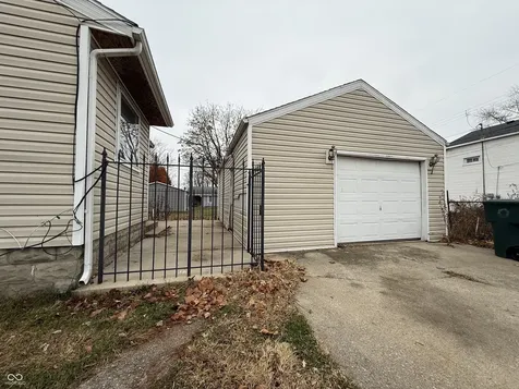2022 S Waldemere Avenue Muncie IN 47302