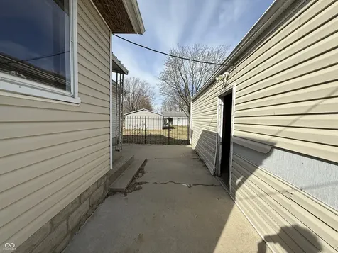 2022 S Waldemere Avenue Muncie IN 47302