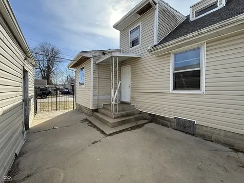 2022 S Waldemere Avenue Muncie IN 47302