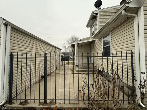 2022 S Waldemere Avenue Muncie IN 47302