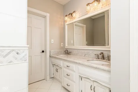8649 Bay Colony Drive Indianapolis IN 46234
