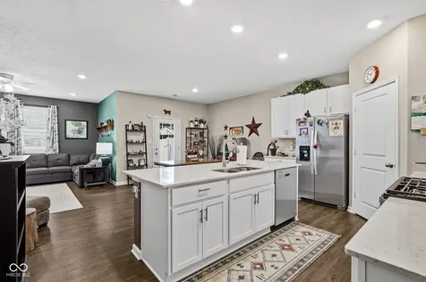 3809 S Woodfield Drive New Palestine IN 46163
