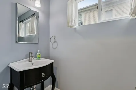 422 Sanders Street Indianapolis IN 46225