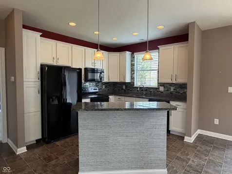 1341 Stoney Pointe Way Avon IN 46123