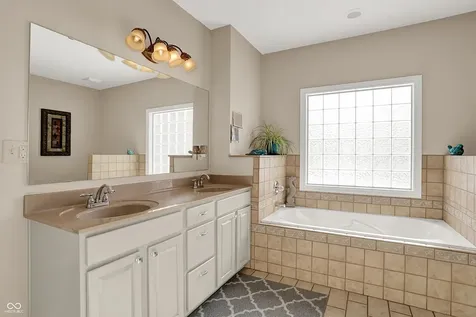 7603 Shannon Lakes Way Indianapolis IN 46217