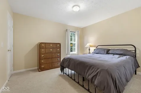 11809 Holbrook Close Fishers IN 46037